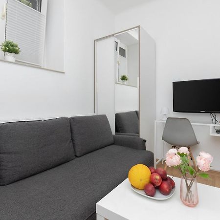 Micro Apartment Near Fort Mokotow By Noclegi Renters Варшава Экстерьер фото